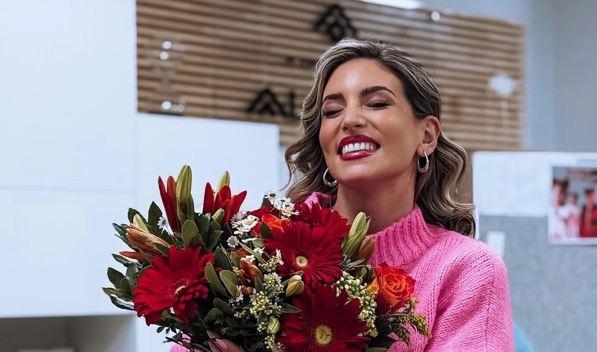 Αθηνά Οικονομάκου | Τα leopard mules της είναι η πιο sexy επιλογή για τις βραδινές εμφανίσεις της άνοιξης