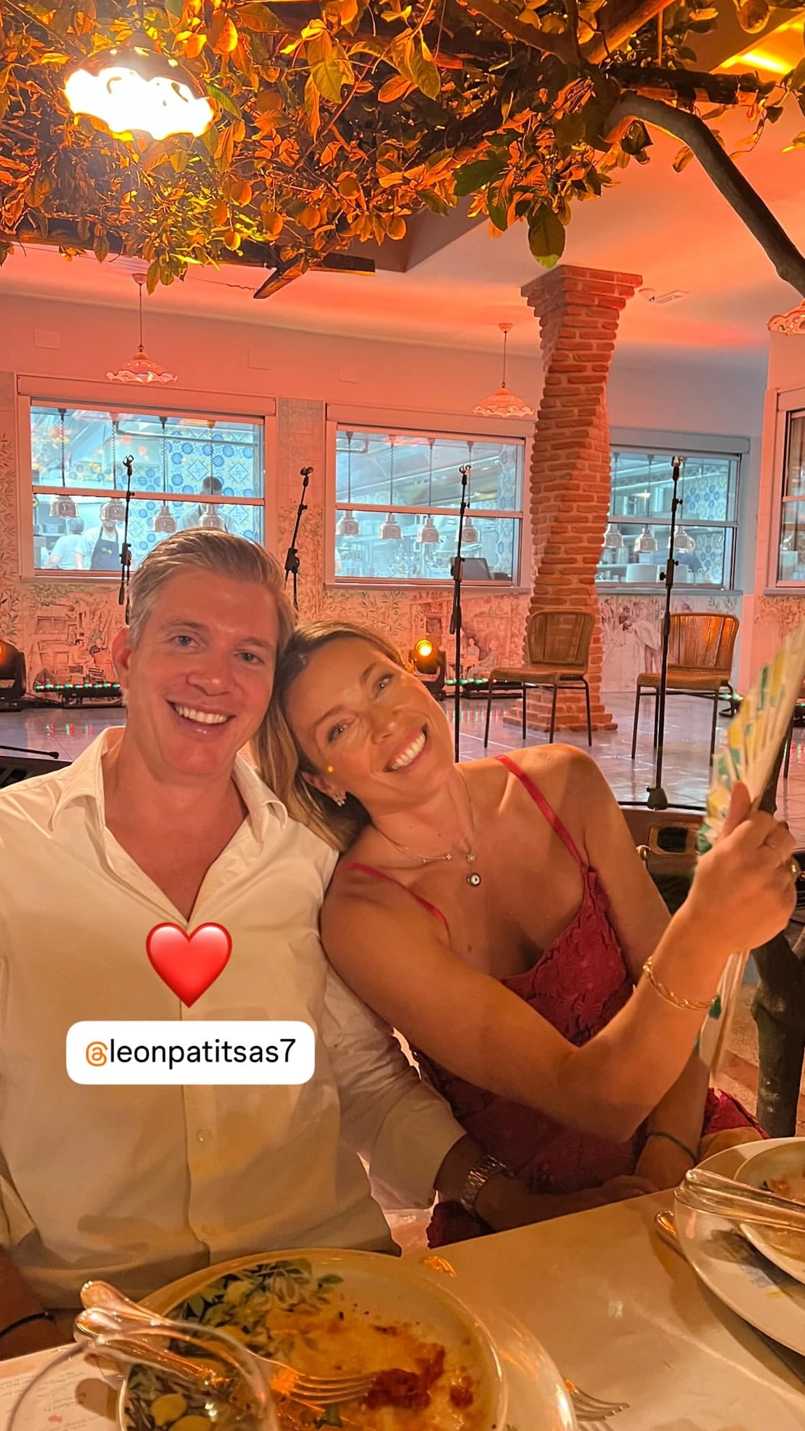 Μαριέττα Χρουσαλά & Λέων Πατίτσας | Στο παραδοσιακό ιταλικό γλέντι για τη βάφτιση του Γιάννη Κούστα Junior