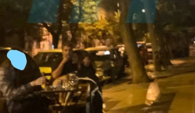 Δέσποινα Βανδή – Βασίλης Μπισμπίκης | Αγκαλιασμένοι σε κοινή έξοδο σε φοιτητικό στέκι των Εξαρχείων [Εικόνες]