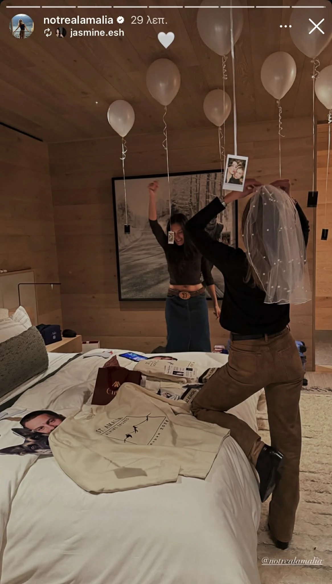 Η Αμαλία Κωστοπούλου στο bachelorette της με το αγαπημένο παντελόνι των Γαλλίδων