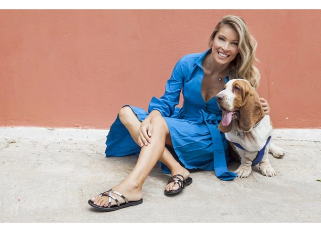 H Marietta’s Fantasy και τα Hush Puppies ανακοινώνουν μια νέα σειρά Greek Sandals για Άνοιξη/Καλοκαίρι 2022