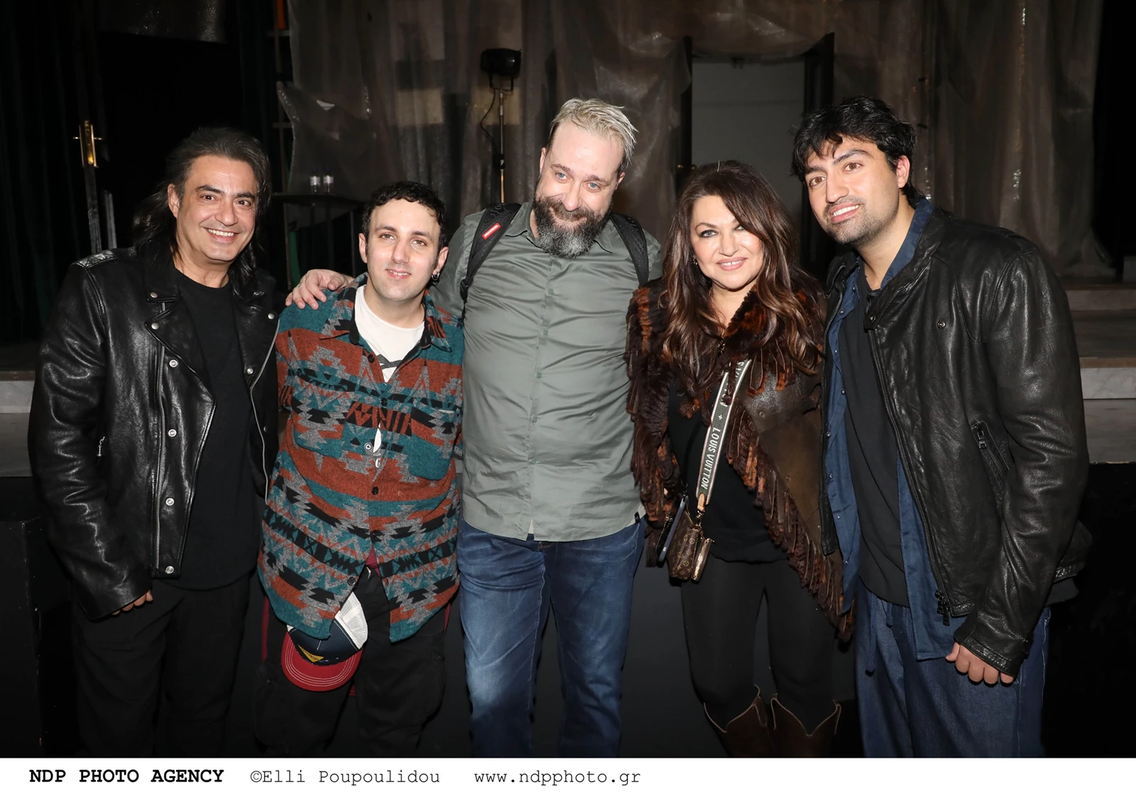 Χάρης Χιώτης, Ζήσης Ρούμπος, Καίτη Γαρμπή και Διονύσης Σχοινάς με τον γιο τους στην επίσημη πρεμιέρα του "Σποτ"