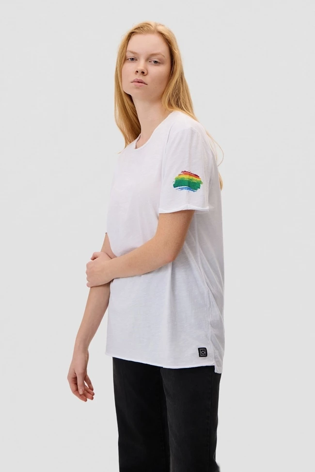 Η Dirty Laundry ενώνει τη μόδα με την ΕΛΠΙΔΑ