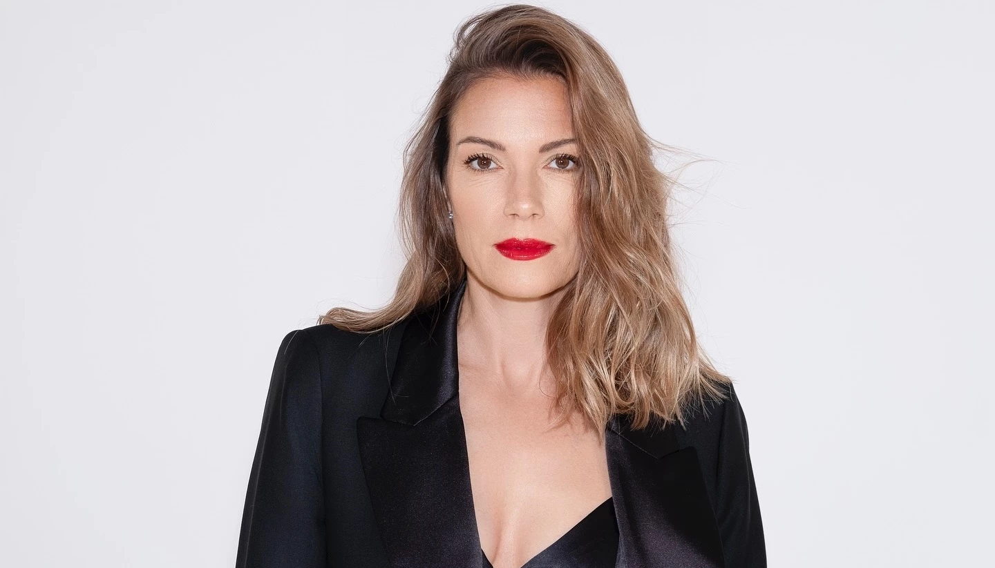 Βίκυ Καγιά | Στιγμές δίπλα στη θάλασσα με την κατάξανθη κόρη της, Μπιάνκα