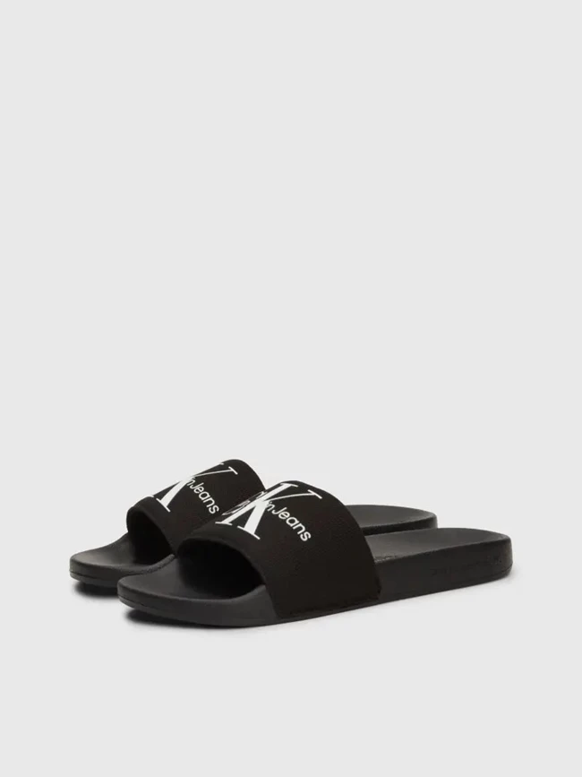 Slides από ανακυκλώσιμο ύφασμα, Calvin Klein