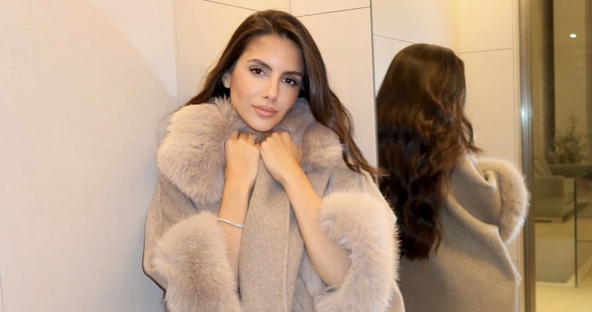Η Αλεξάνδρα Νίκα φόρεσε το μοναδικό παλτό που χρειάζεται να έχεις στη συλλογή σου