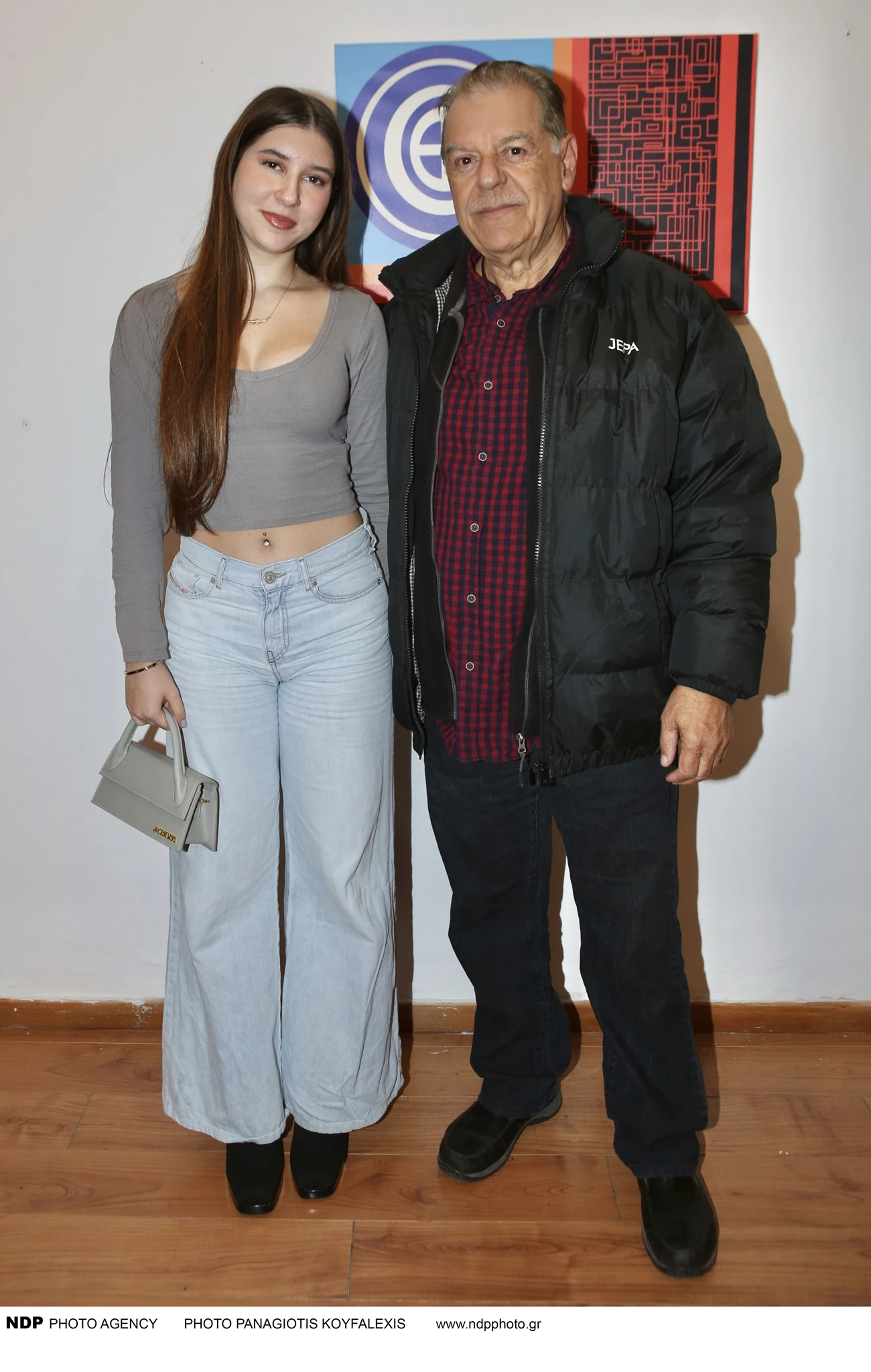 Ο Χάρης Σώζος και η κόρη του Βενετία στην γκαλερί Αγκάθι