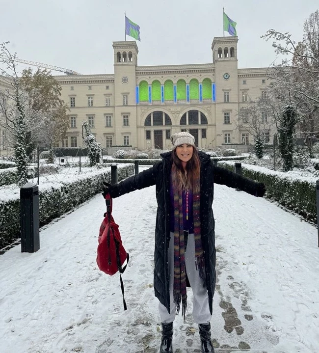 Ναταλία Γερμανού | Χαμογελαστή στο χιονισμένο Βερολίνο