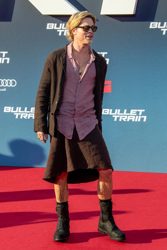 Oh Brad | Ο Brad Pitt εμφανίστηκε με φούστα και είναι ό, τι πιο σέξι είδαμε σήμερα