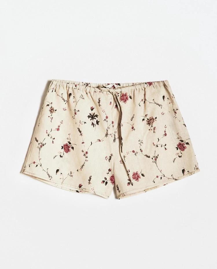 Το λινό σορτς από τη Zara Home που θα φορέσεις άνετα και εκτός σπιτιού