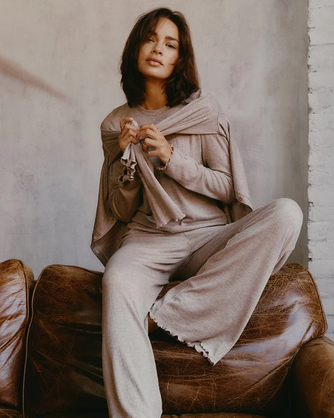 Βρήκαμε 5 loungewear κομμάτια που θα φοράς στο σπίτι και στην πόλη και αποπνέουν χαλαρή πολυτέλεια