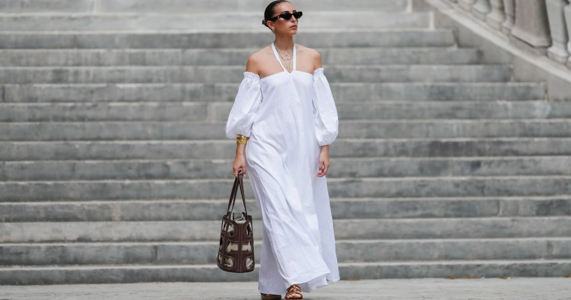 Αυτό το λινό φόρεμα από τη Massimo Dutti είναι στο χρώμα που αξίζει μια θέση στο καλοκαιρινό σου στιλ