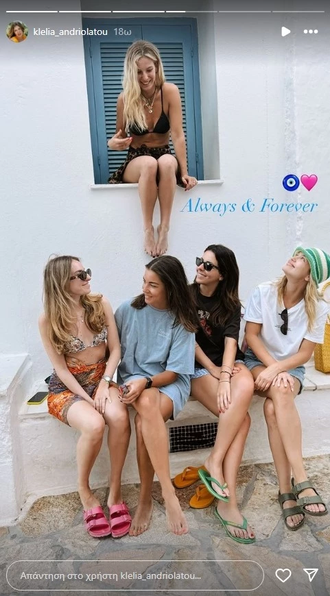 Η Κλέλια Ανδριολάτου δημιούργησε ένα stylish summer look με ένα λευκό T-shirt στο νησί