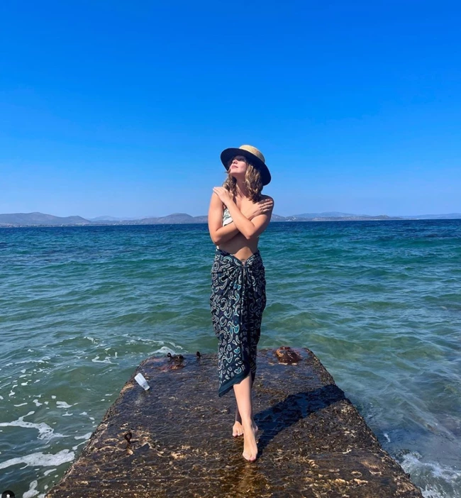 Το beachwear look της Κλέλιας Ανδριολάτου που θέλουμε να αντιγράψουμε στις διακοπές μας