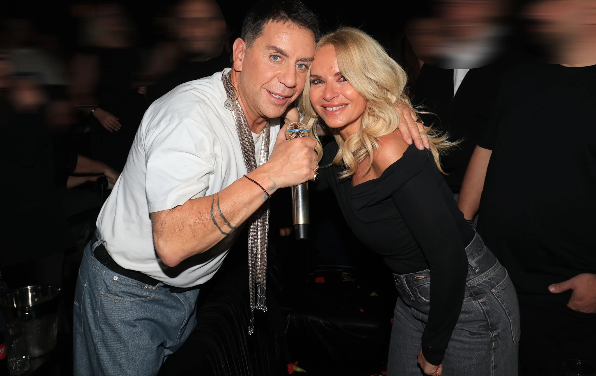 Μαρία Μπεκατώρου | Αγκαλιά με τον Γιώργο Μαζωνάκη σε βραδινή έξοδο