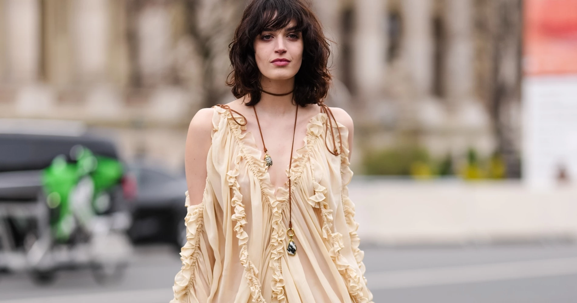 7 midi φορέματα από τη Massimo Dutti για τα γήινα μονοχρωματικά looks της άνοιξης