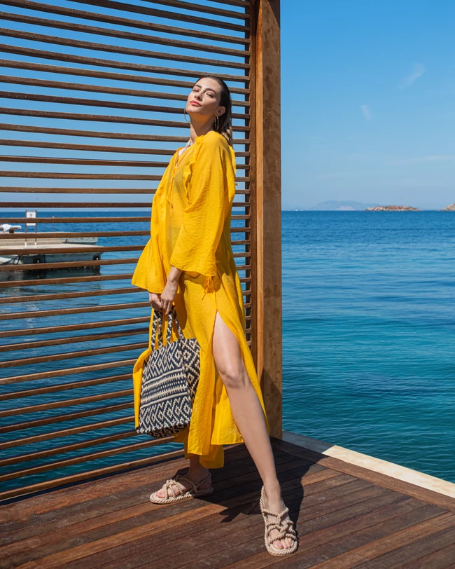 "Hôtel Hennes" | 10 Ελληνίδες influencers φωτογραφίζονται με την SS22 συλλογή της H&M 