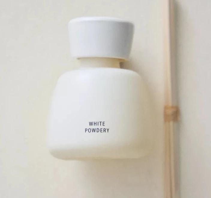 Θέλεις ο χώρος σου να μυρίζει πούδρα; Τότε το white powdery της Zara Home είναι αυτό που χρειάζεσαι
