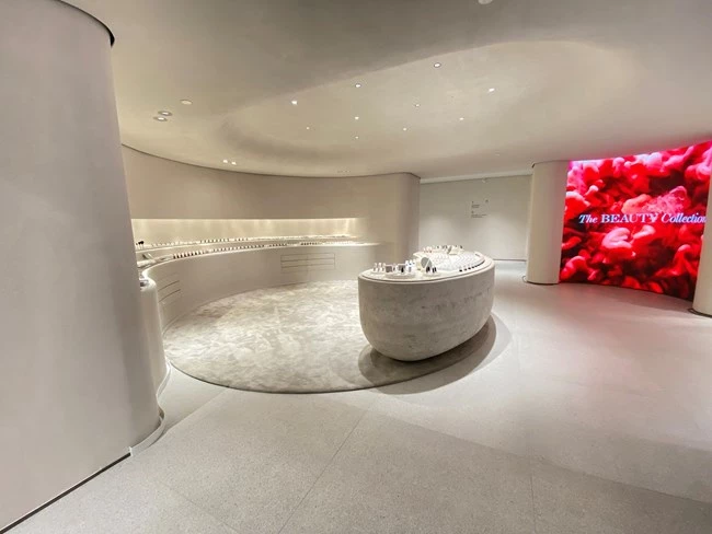 Η Zara αποκαλύπτει το νέο παγκόσμιο concept store στο εμπορικό κέντρο Golden Hall