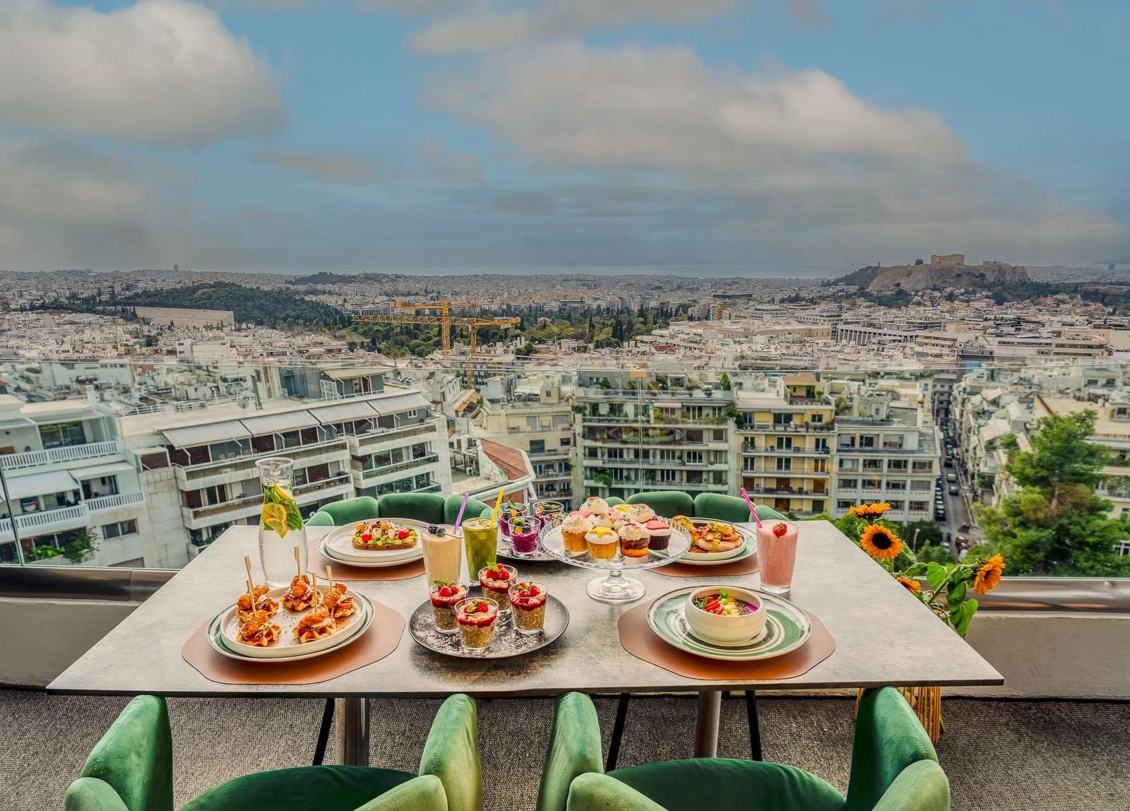 Το πιο απολαυστικό brunch της Κυριακής επιστρέφει στο La Suite Rooftop του St. George Lycabettus