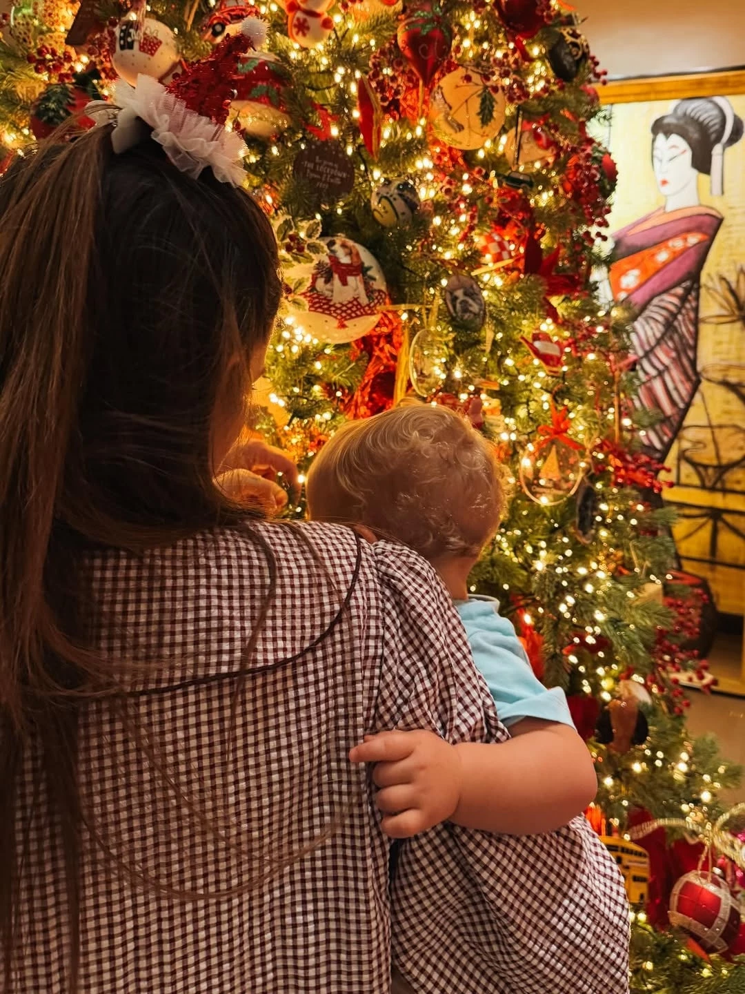 Η Εριέττα Κούρκουλου Λάτση με τον Λέοντα στο δέντρο τους