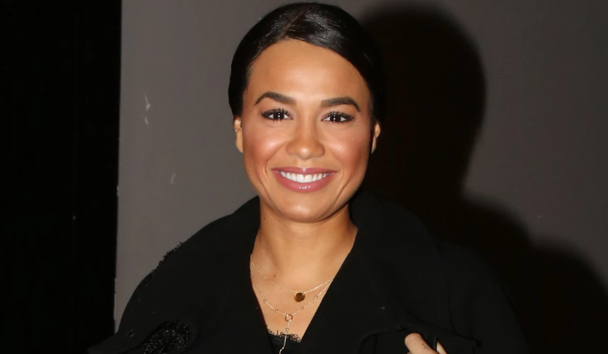 Πηνελόπη Πλάκα | Στο σπίτι της για την απόλυτη χριστουγεννιάτικη βραδιά