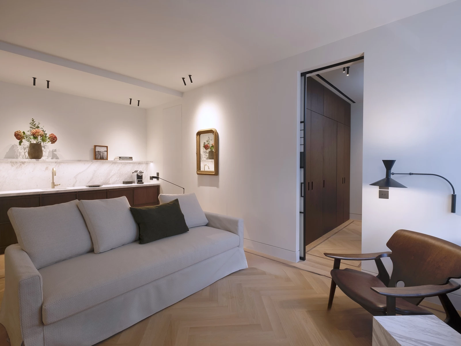 ATHENS CAPITAL SUITES