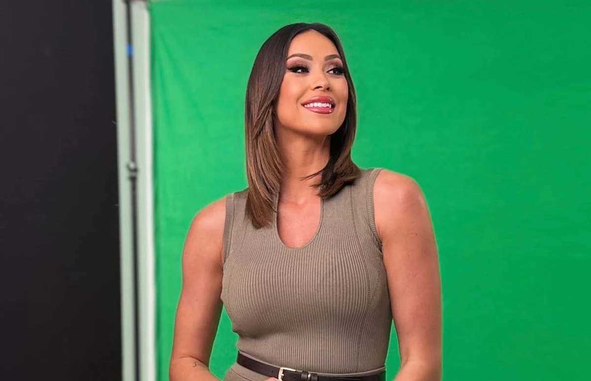 Η Δώρα Παντέλη στο χριστουγεννιάτικο σαλόνι της | Ο 4 μηνών γιος της με σκούφο Άη Βασίλη είναι ό,τι πιο γλυκό θα δεις σήμερα