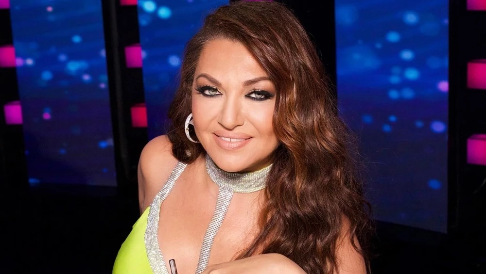 Γενέθλια για την Καίτη Γαρμπή | Σβήνει τα κεράκια της γεμάτη ευγνωμοσύνη