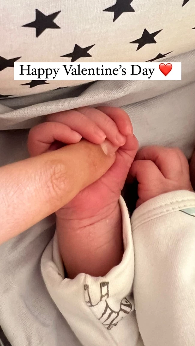 Ελένη Φουρέιρα | Η γλυκιά φωτογραφία με τον νεογέννητο γιο της αποδεικνύει πως αυτός είναι πια ο μεγάλος της έρωτας