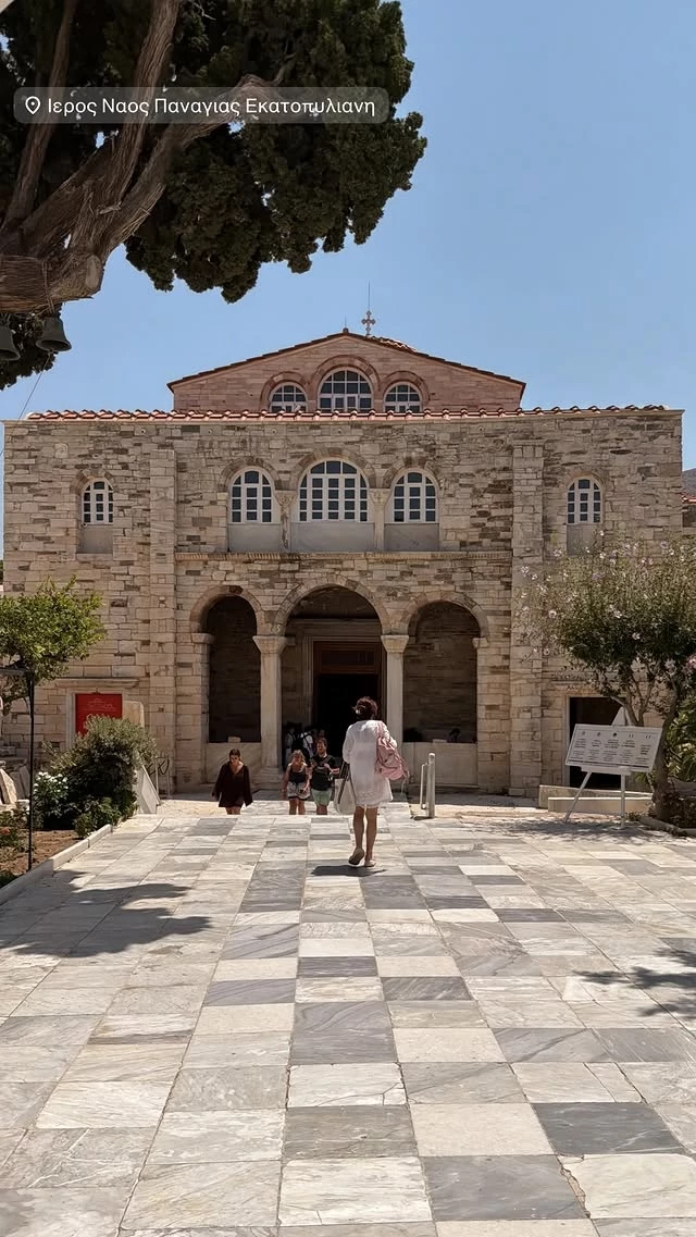 Στην Παναγία Εκατονταπυλιανή η Κατερίνα Καινούργιου | Η εκπλήρωση του τάματός της μετά τον ερχομό της κόρης της