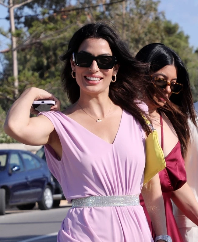 Xτένισμα για γάμο καλεσμένη