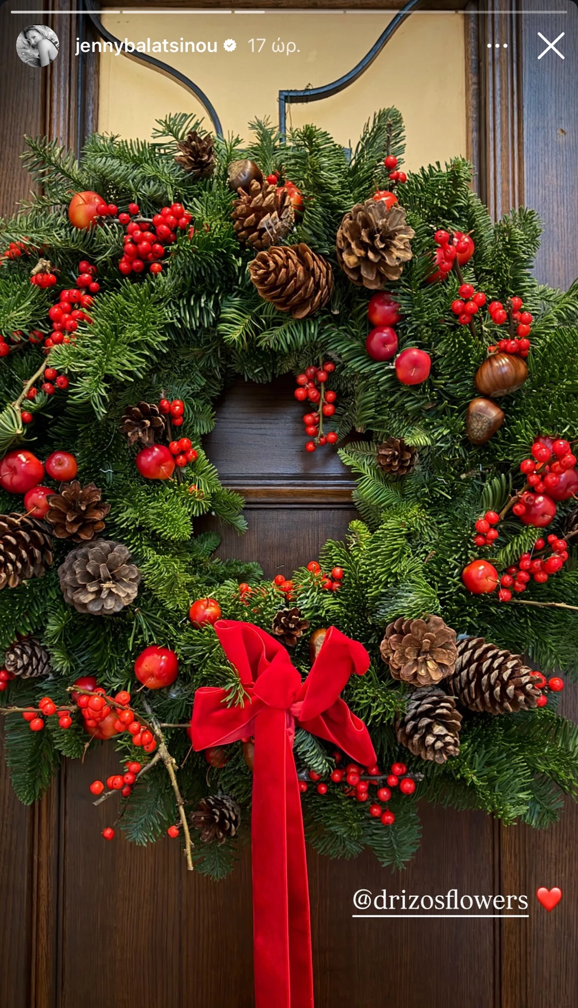 Τζένη Μπαλατσινού | Ο εντυπωσιακός στολισμός του σπιτιού της - Το chic χριστουγεννιάτικο στεφάνι