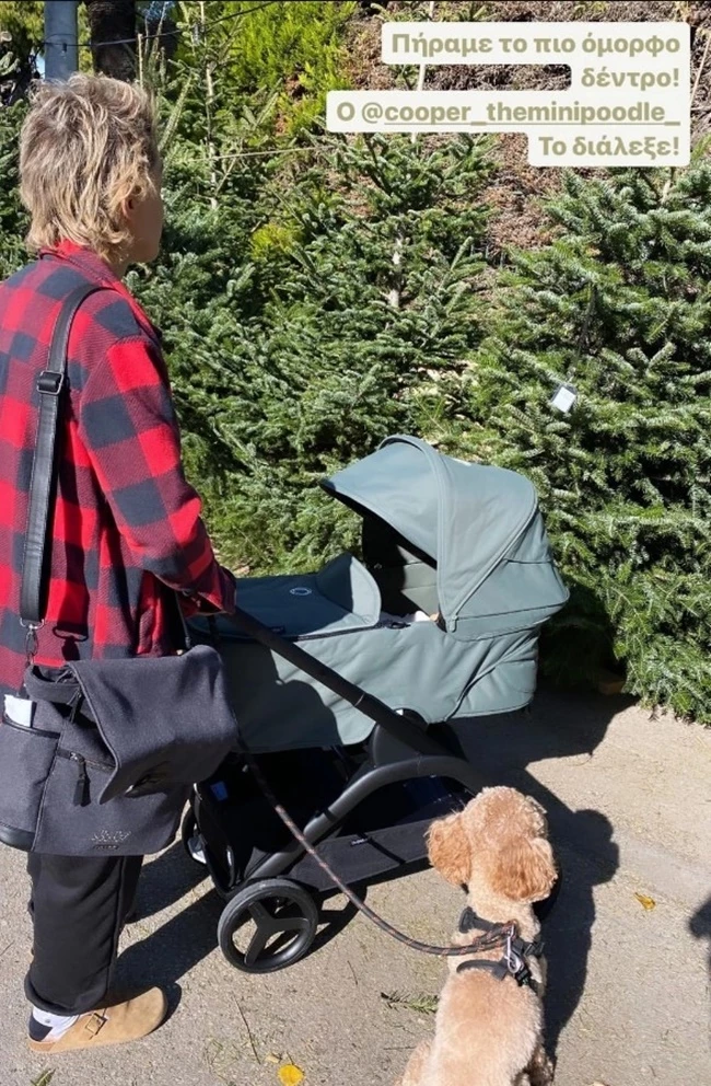 Η Γιούλικα Σκαφιδά στην πρώτη βόλτα με τον νεογέννητο γιο της