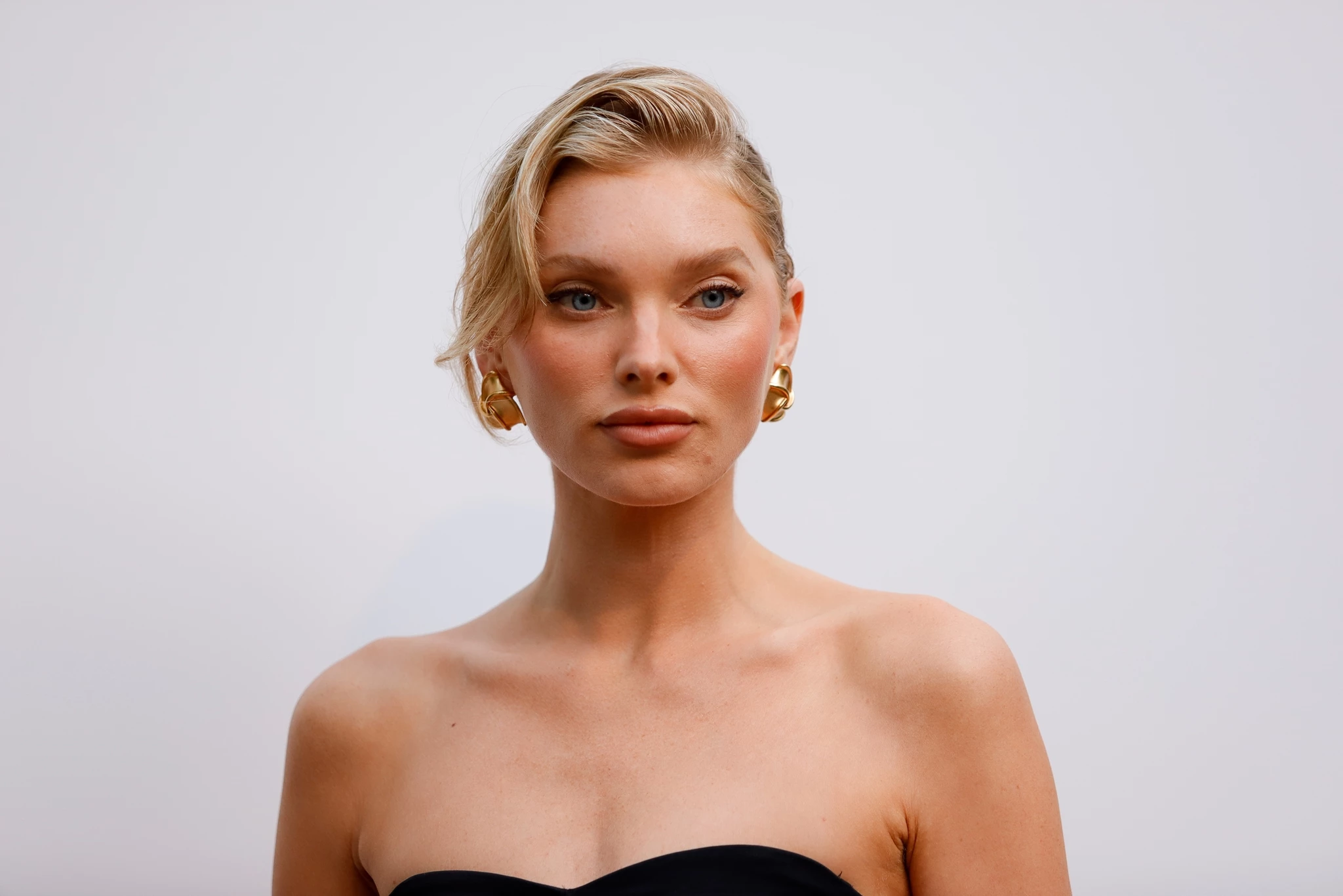 3 stylish χτενίσματα που κολακεύουν τα λεπτά μαλλιά