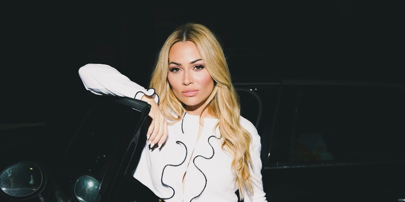 Ελένη Βουλγαράκη | Με top και παντελόνα από την Pink Woman στην πιο μοντέρνα πρόταση για εμφανίσεις γραφείου