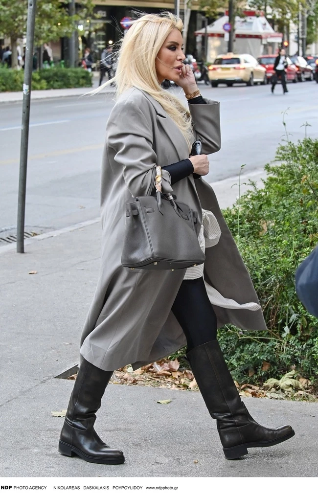 Η Κατερίνα Καινούργιου με τις διαχρονικές μπότες που αξίζει να έχεις στη συλλογή σου