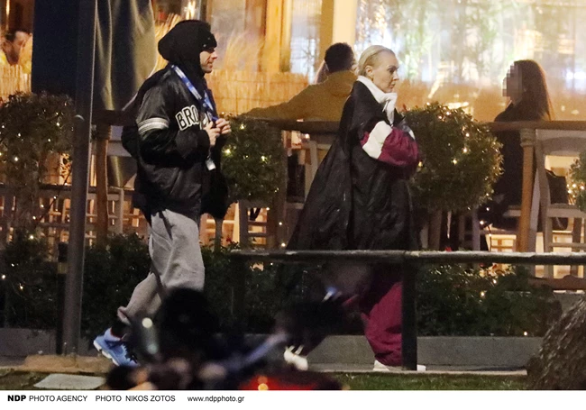 Τάμτα | Νυχτερινή βόλτα στη Γλυφάδα με τον Πάρη Κασιδόκωστα