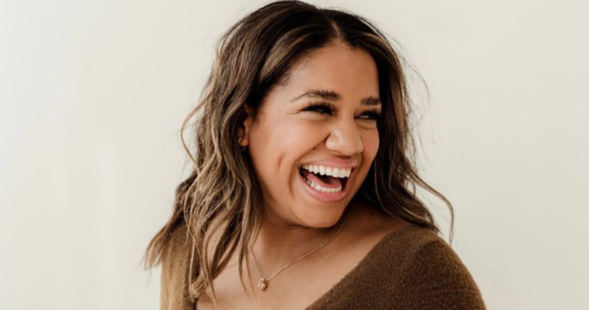 Μαράια Ριντλσπρίγκερ Αντετοκούνμπο | Αυτός είναι ο ορός με τα 6 είδη υαλουρονικού που χρησιμοποιεί