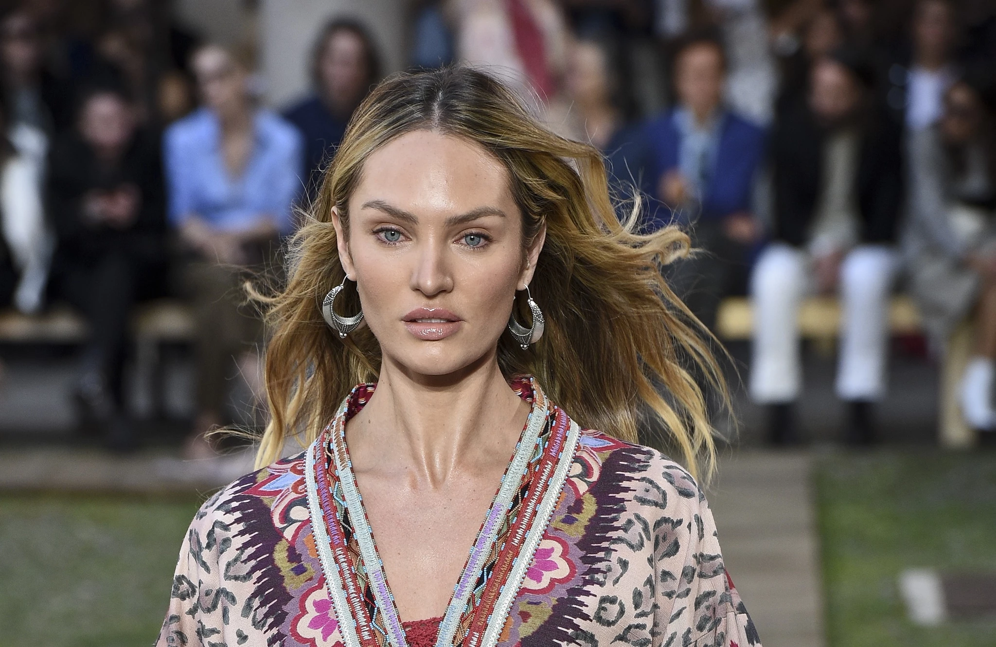 6 προϊόντα με άρωμα πούδρας για να γυρνούν όλοι στο πέρασμά σου - και κοστίζουν κάτω από 20 ευρώ