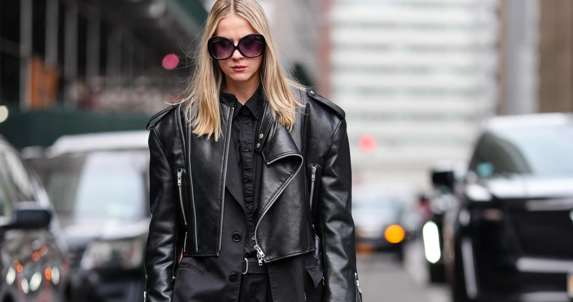 Αυτό το biker jacket κοστίζει 39,95 ευρώ και είναι το διαχρονικό πανωφόρι που χρειάζεσαι στη συλλογή σου