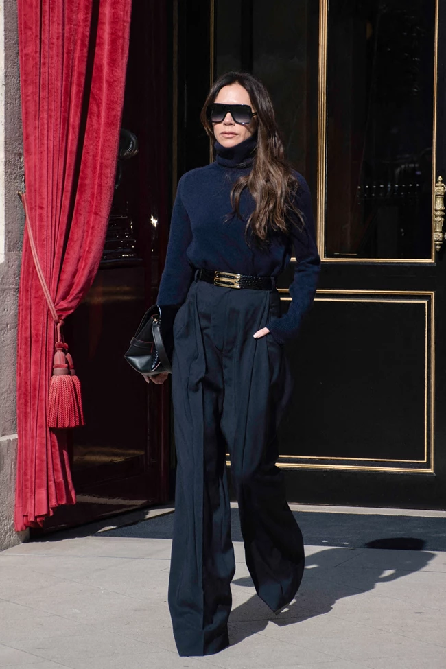 Το look της Victoria Beckham είναι η επιτομή του chic office style