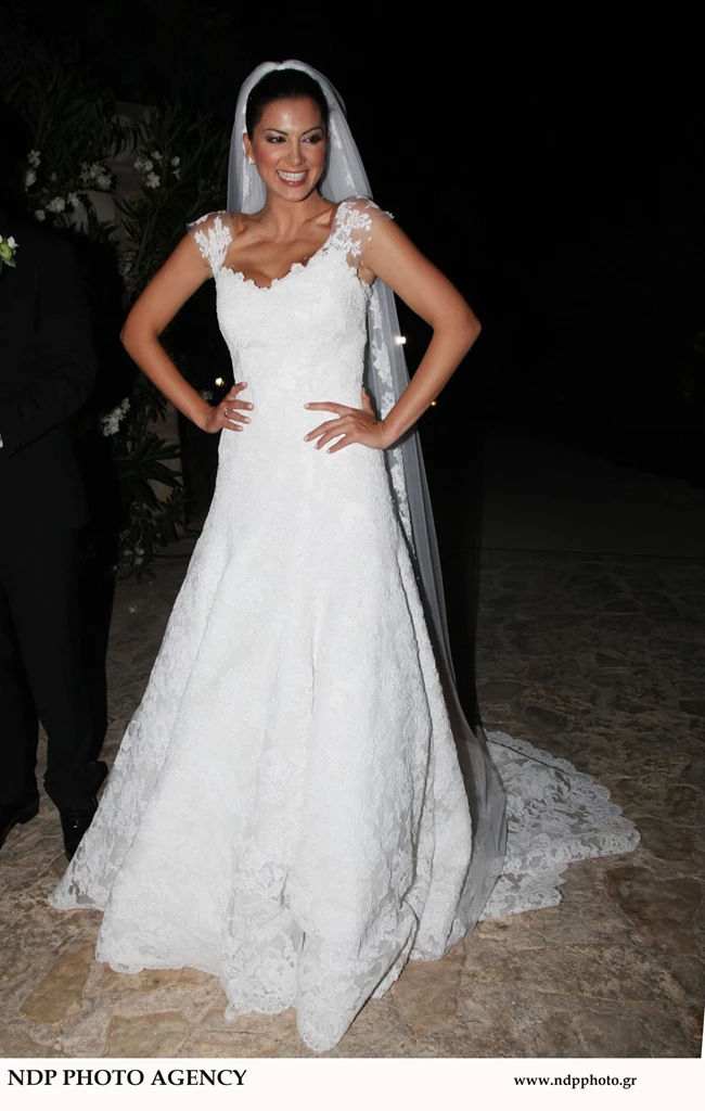 Ο γάμος της Σταματίνας Τσιμτσιλή με τον Θέμη Σοφό το 2011 | Το εντυπωσιακά επίκαιρο νυφικό της είναι η ιδανική επιλογή για τις νύφες του καλοκαιριού