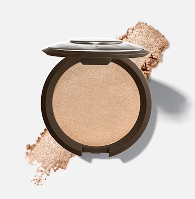 Το πιο viral highlighter όλων των εποχών είναι -ευτυχώς- και πάλι διαθέσιμο