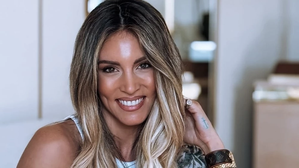 Η Αθηνά Οικονομάκου χαλαρώνει στον καναπέ του σπιτιού της με τον γιο της | Η τρυφερή ανάρτηση με τον Μάξιμο Μιχόπουλο