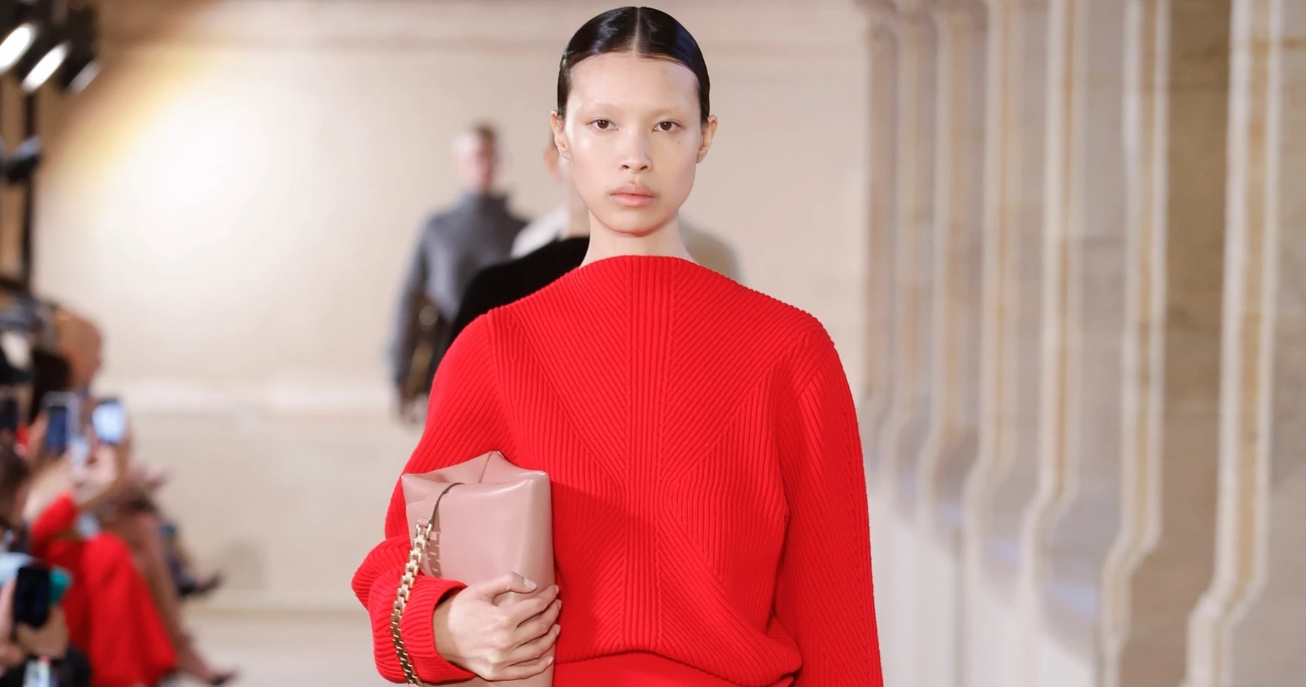 Μετά το Tomato Girl, έρχεται το Frosty Girl | Πώς θα υιοθετήσεις την τάση που βλέπουμε παντού στα social media