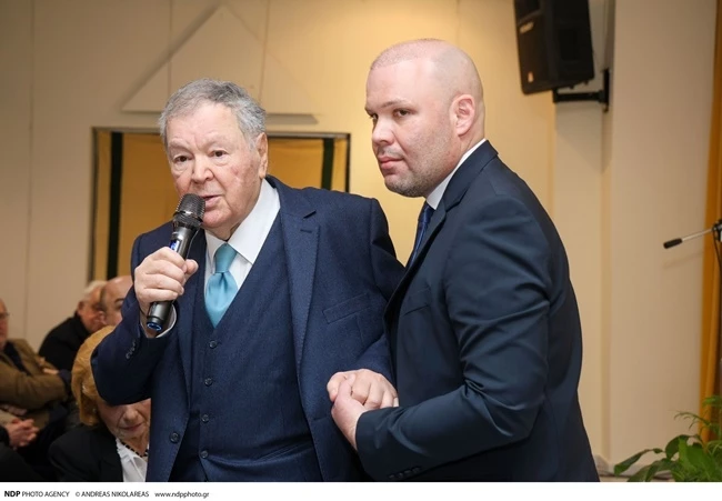 Αλίκη Βουγιουκλάκη | Ο 89χρονος αδερφός της, Αντώνης σε σπάνια δημόσια εμφάνιση