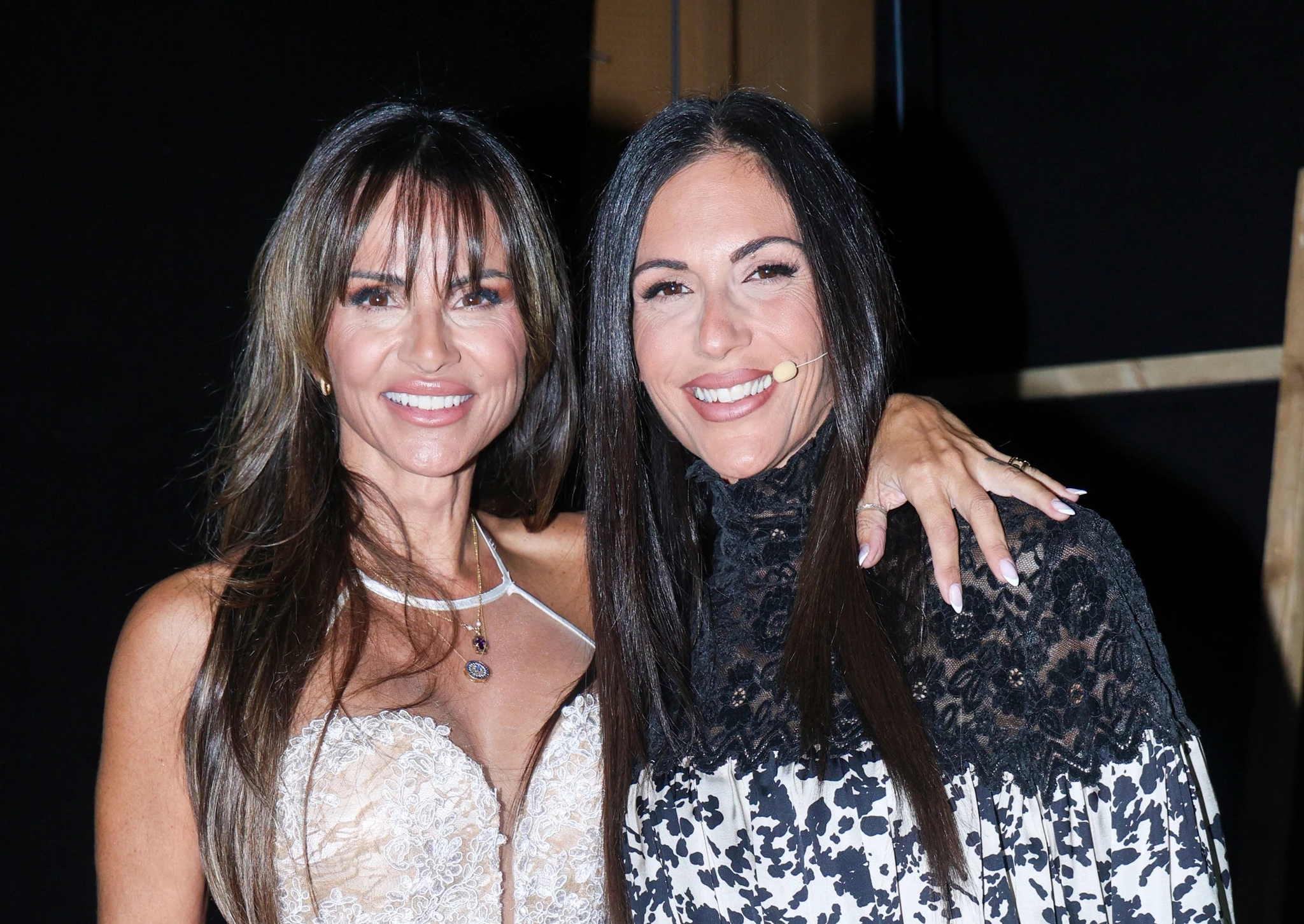 Ξανά σε ρόλο παρουσιάστριας η Aνθή Βούλγαρη | Η εμφάνιση στον Ελληνικό Κόσμο στο πλευρό καλής της φίλης