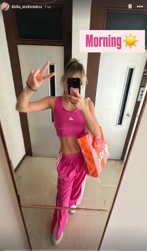 Real life Barbie | Η Κλέλια Ανδριολάτου ποζάρει στα ροζ δείχνοντάς μας τους κοιλιακούς της