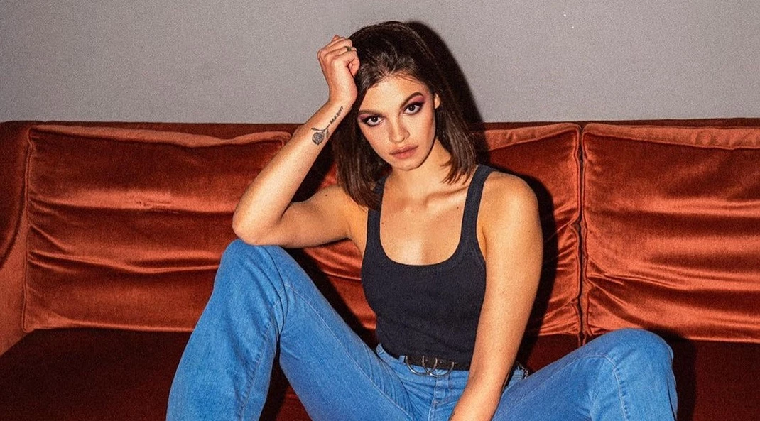 Το εντυπωσιακό μακιγιάζ της Τζένης Καζάκου που θα σε σώσει αν είσαι καλεσμένη σε γάμο ή βάφτιση